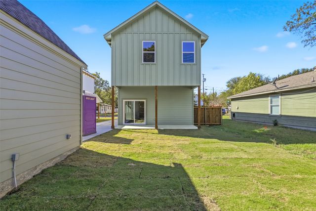 614 N Robinson Street, Cleburne, TX 76031