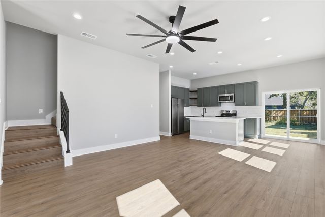 614 N Robinson Street, Cleburne, TX 76031