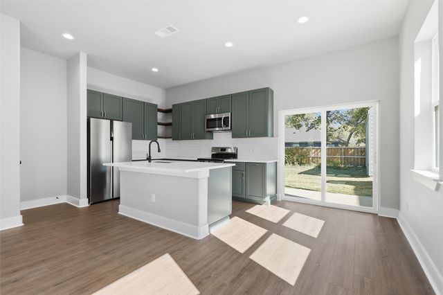 614 N Robinson Street, Cleburne, TX 76031