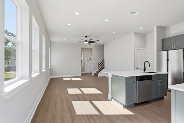 614 N Robinson Street, Cleburne, TX 76031