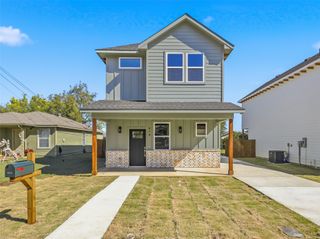 614 N Robinson Street, Cleburne, TX 76031