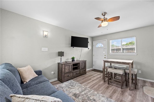 618 Grant Pl Pl, Corpus Christi, TX 78411