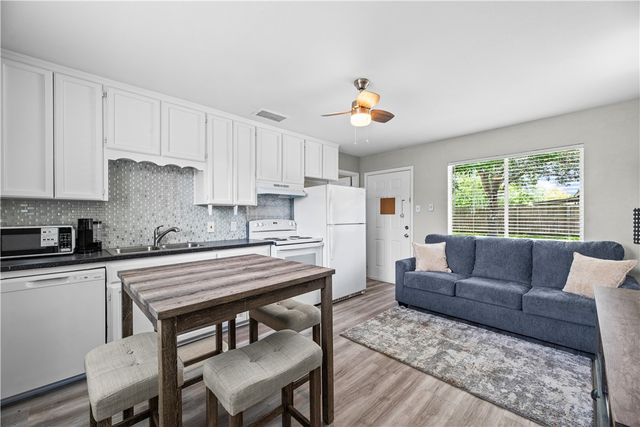 618 Grant Pl Pl, Corpus Christi, TX 78411