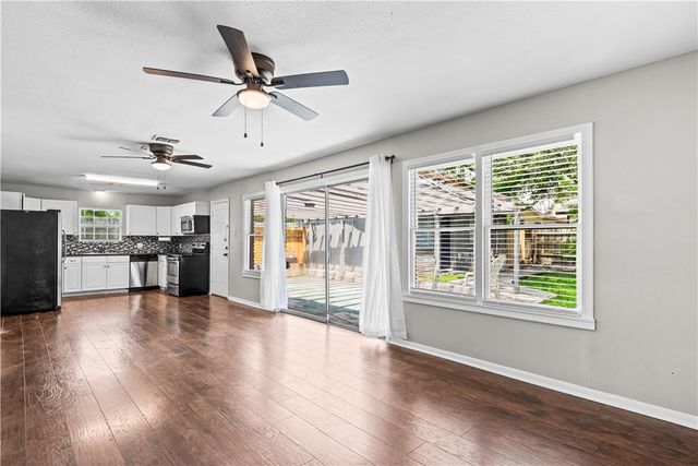 618 Grant Pl Pl, Corpus Christi, TX 78411