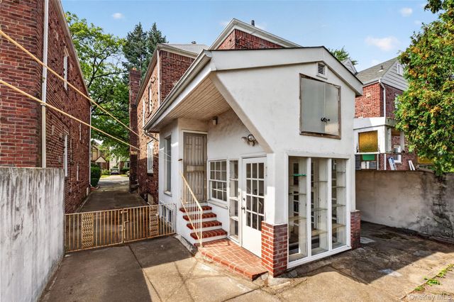 45-23 Utopia Parkway, Flushing, NY 11358