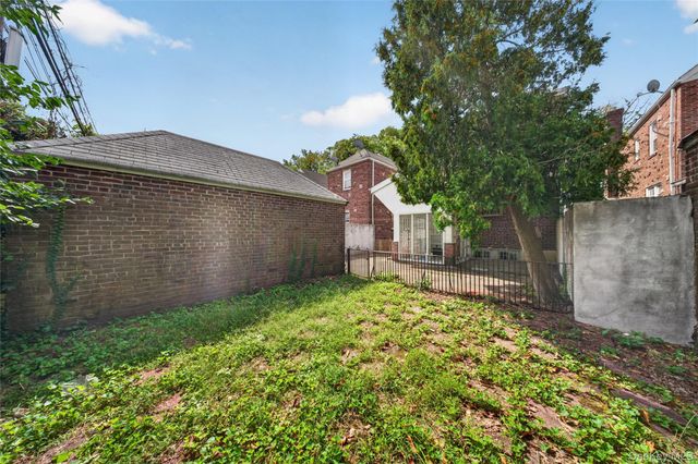 45-23 Utopia Parkway, Flushing, NY 11358