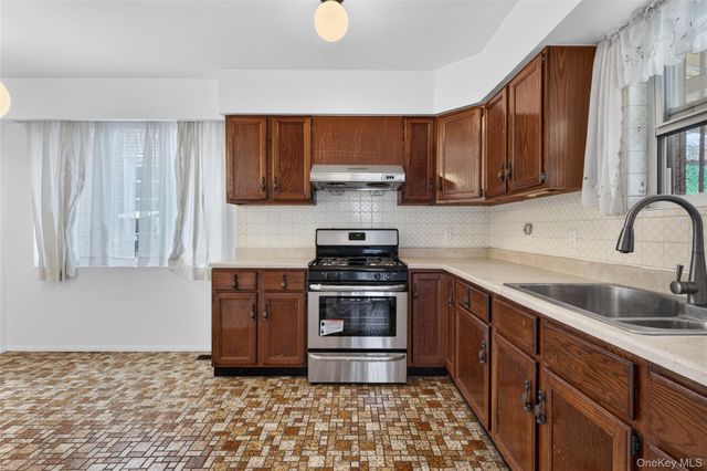 45-23 Utopia Parkway, Flushing, NY 11358
