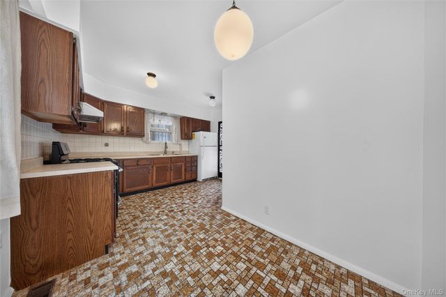 45-23 Utopia Parkway, Flushing, NY 11358