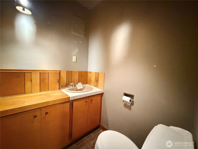 1014 NW 45th St, Vancouver, WA 98660