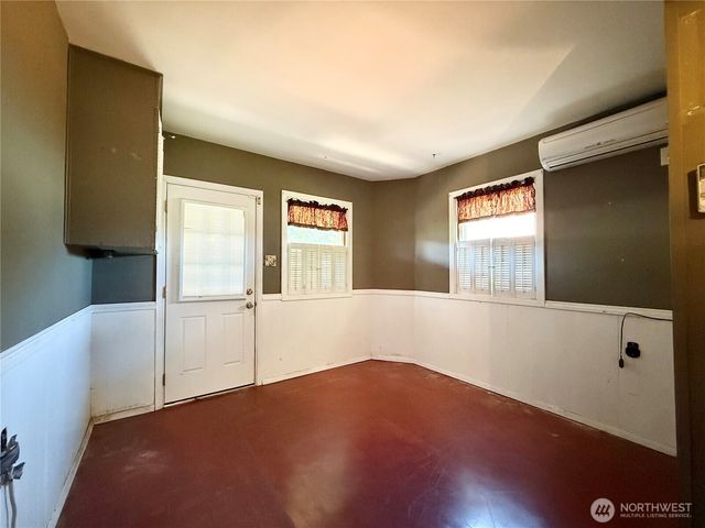 1014 NW 45th St, Vancouver, WA 98660