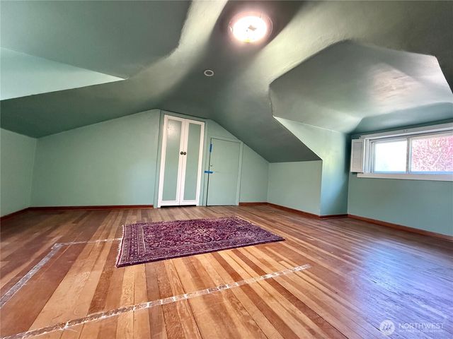 1014 NW 45th St, Vancouver, WA 98660