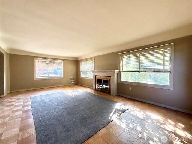 1014 NW 45th St, Vancouver, WA 98660