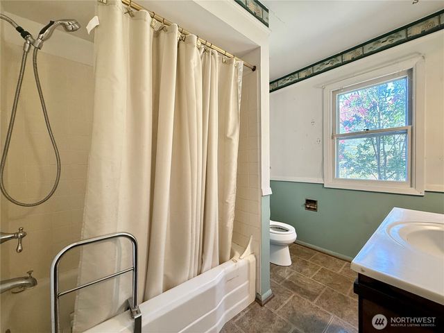 1014 NW 45th St, Vancouver, WA 98660