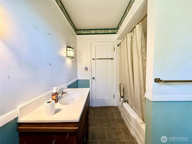 1014 NW 45th St, Vancouver, WA 98660