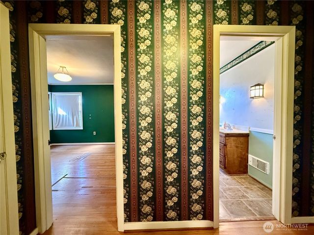 1014 NW 45th St, Vancouver, WA 98660