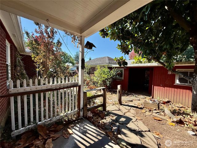 1014 NW 45th St, Vancouver, WA 98660