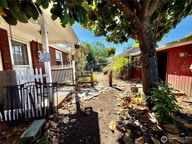 1014 NW 45th St, Vancouver, WA 98660