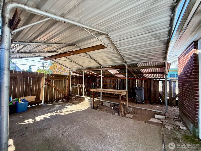 1014 NW 45th St, Vancouver, WA 98660