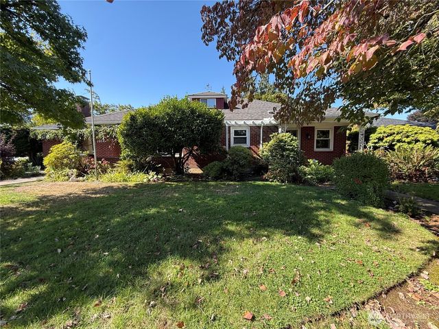 1014 NW 45th St, Vancouver, WA 98660