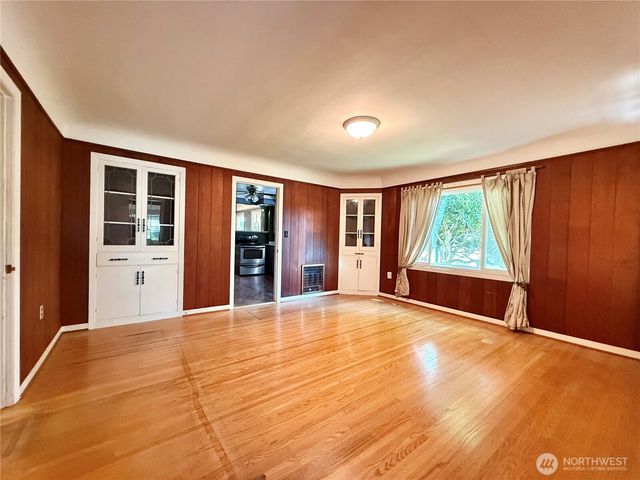 1014 NW 45th St, Vancouver, WA 98660