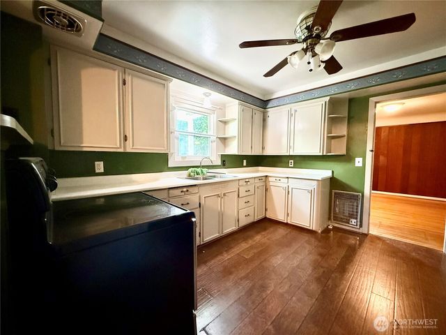 1014 NW 45th St, Vancouver, WA 98660