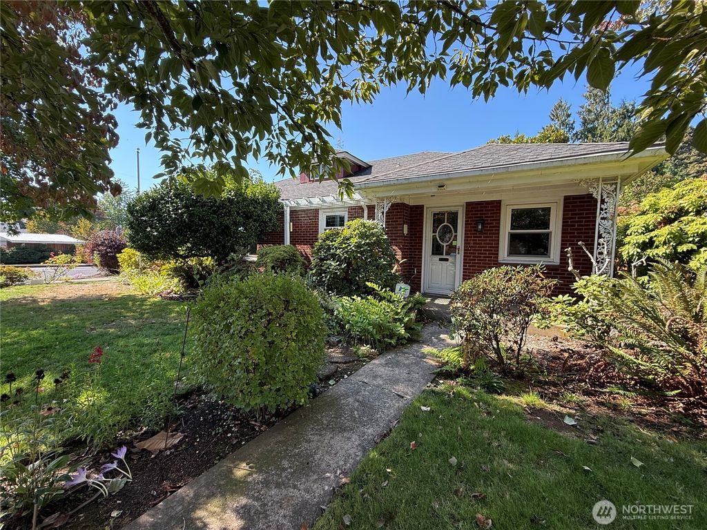 1014 NW 45th St, Vancouver, WA 98660