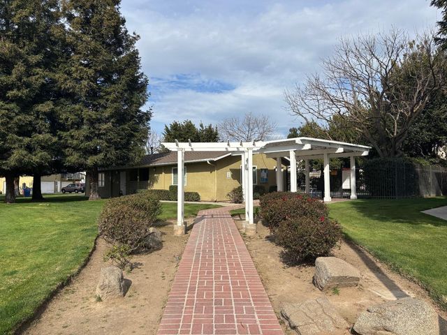 431 W Alamos, Clovis, CA 93612