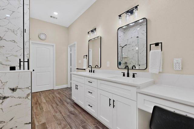 821 E 2nd Street, Weatherford, TX 76086