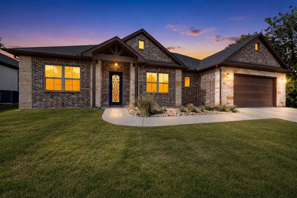 821 E 2nd Street, Weatherford, TX 76086