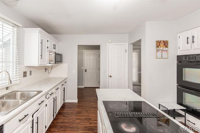 13023 Walnutway Manor, St Louis, MO 63146