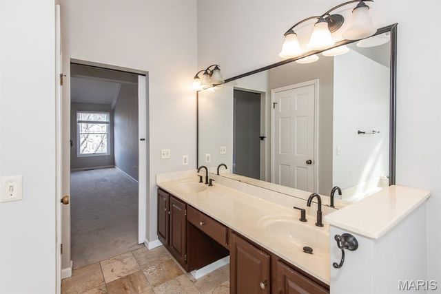 13023 Walnutway Manor, St Louis, MO 63146