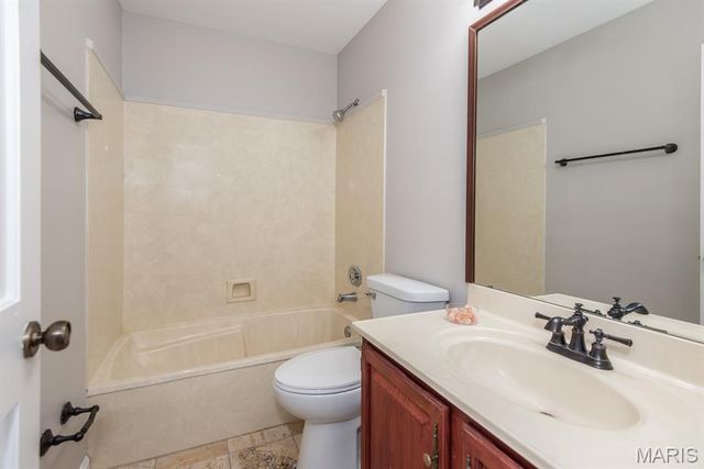 13023 Walnutway Manor, St Louis, MO 63146