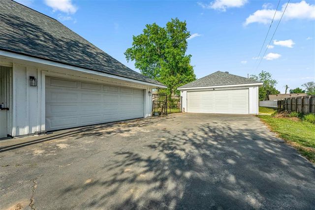 4001 Lake Street, Lake Charles, LA 70605