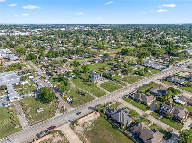 4001 Lake Street, Lake Charles, LA 70605