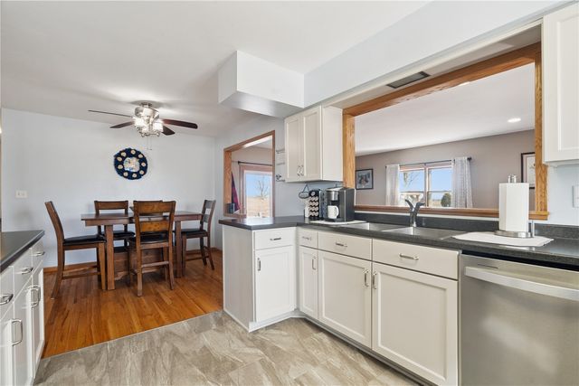 7812 Wieneke Circle SW, Cedar Rapids, IA 52404