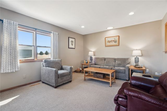 7812 Wieneke Circle SW, Cedar Rapids, IA 52404