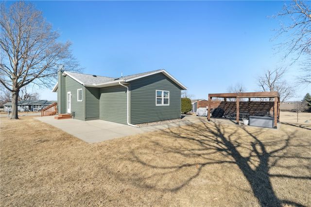 7812 Wieneke Circle SW, Cedar Rapids, IA 52404