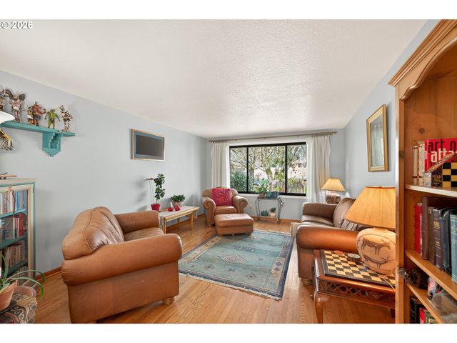 945 WILLAMINA Ave, Forest Grove, OR 97116