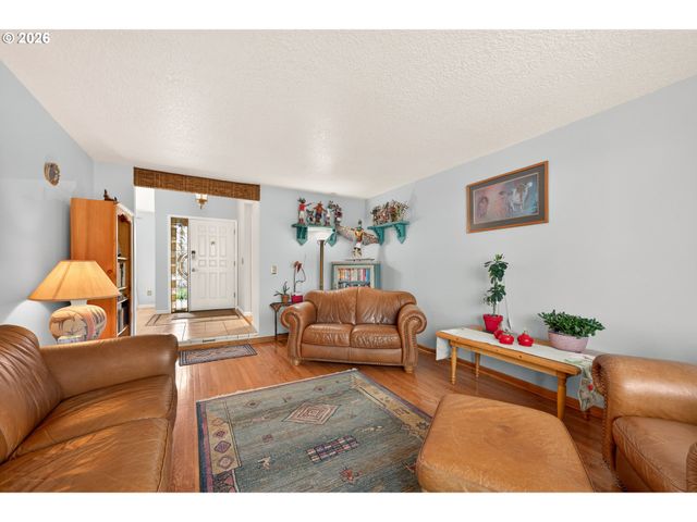 945 WILLAMINA Ave, Forest Grove, OR 97116
