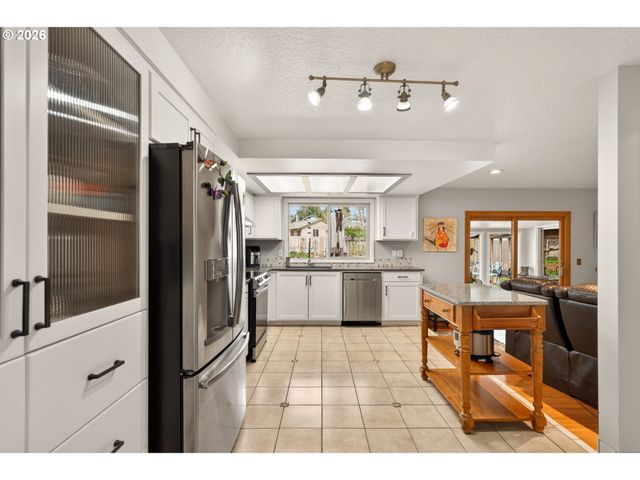 945 WILLAMINA Ave, Forest Grove, OR 97116