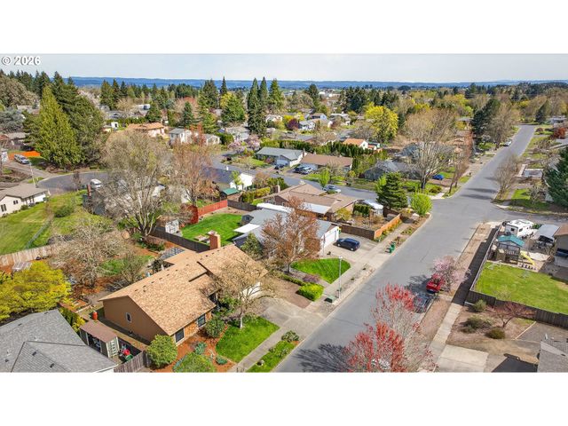945 WILLAMINA Ave, Forest Grove, OR 97116
