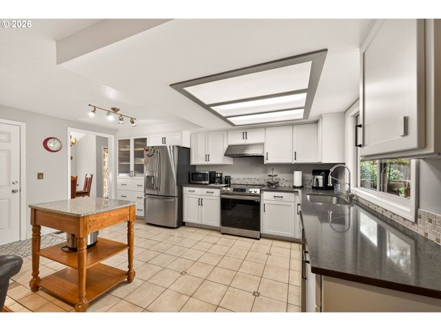 945 WILLAMINA Ave, Forest Grove, OR 97116