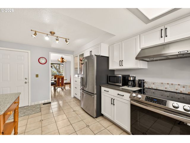945 WILLAMINA Ave, Forest Grove, OR 97116