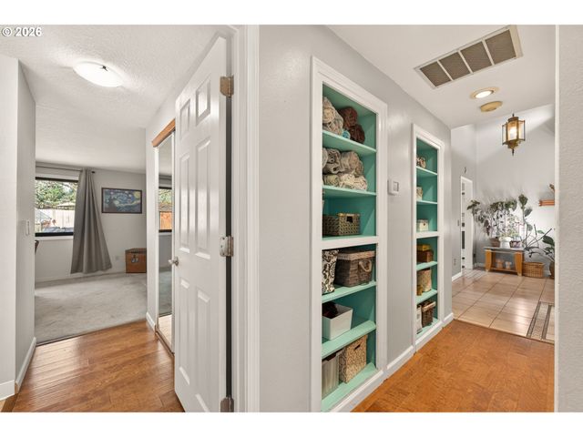 945 WILLAMINA Ave, Forest Grove, OR 97116