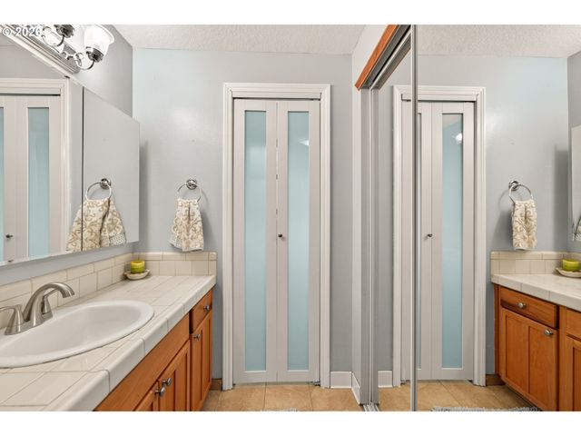 945 WILLAMINA Ave, Forest Grove, OR 97116