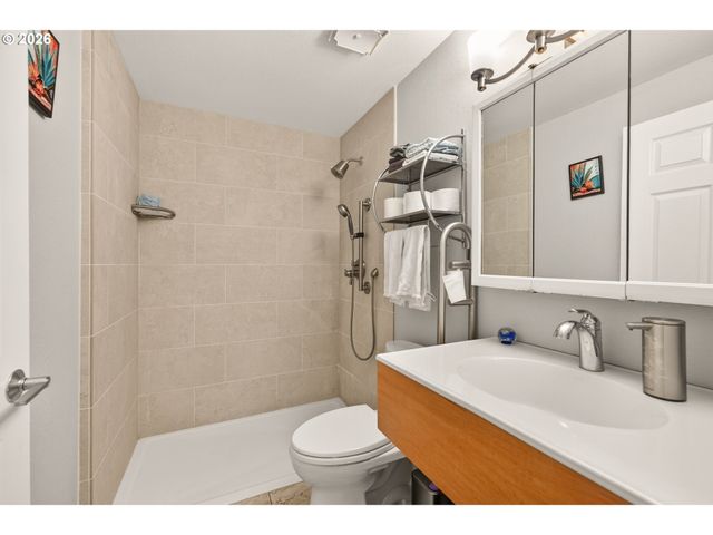 945 WILLAMINA Ave, Forest Grove, OR 97116