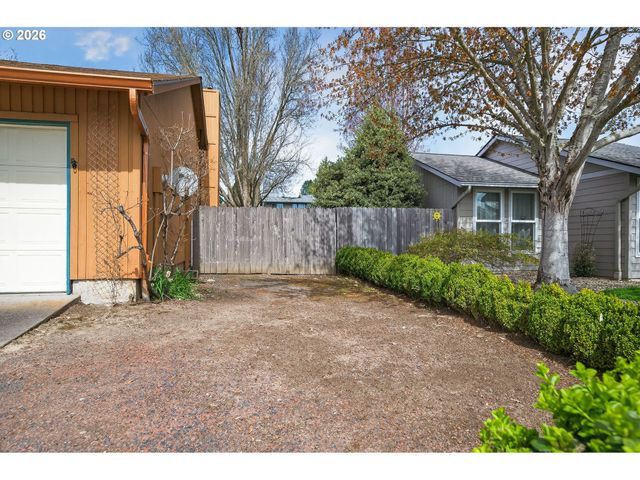 945 WILLAMINA Ave, Forest Grove, OR 97116