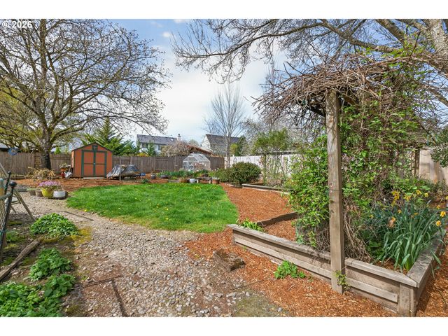 945 WILLAMINA Ave, Forest Grove, OR 97116