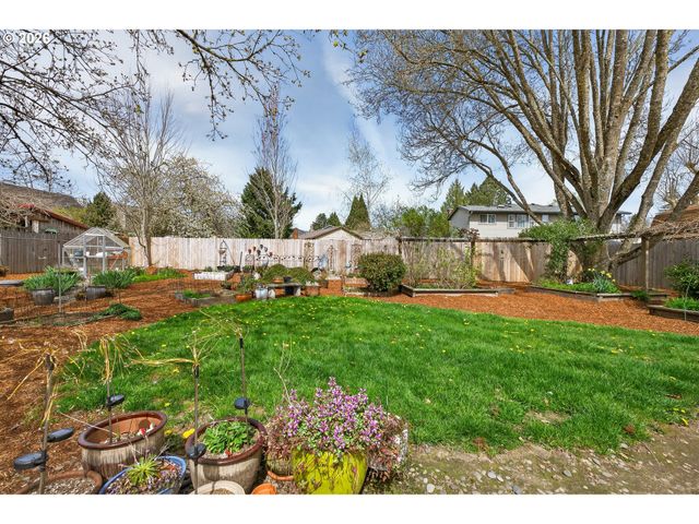945 WILLAMINA Ave, Forest Grove, OR 97116