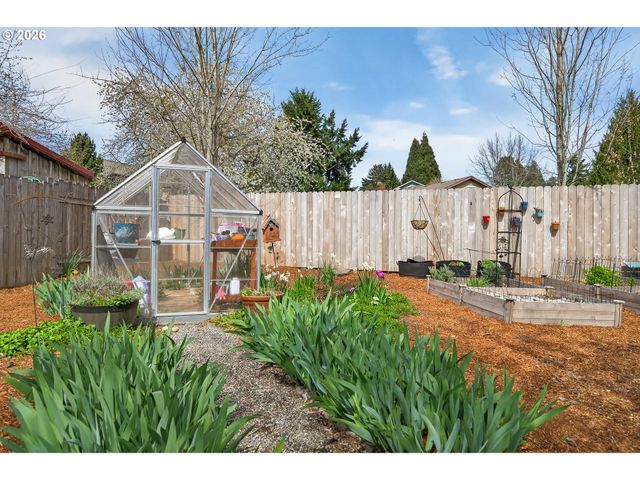 945 WILLAMINA Ave, Forest Grove, OR 97116